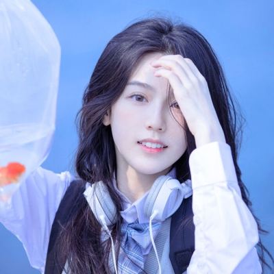 陆毅女儿的长腿太惊人，在上百人中一眼就能认出来